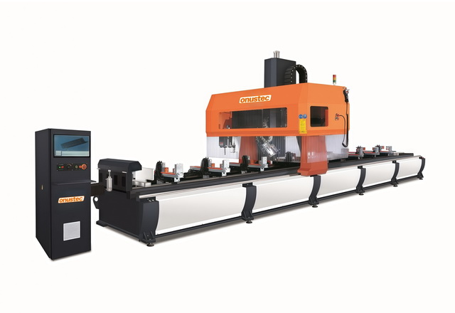 Высококачественный 4-осевой обрабатывающий центр с ЧПУ Onustec для обработки профилей